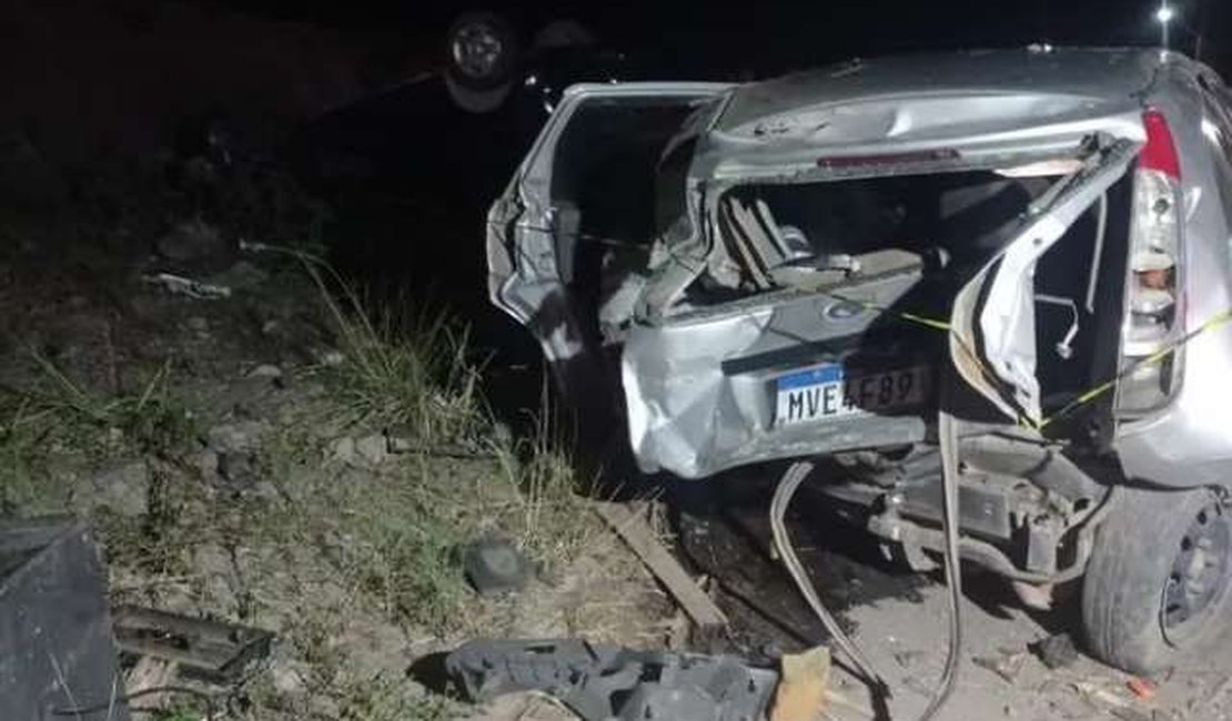 Colisão entre dois carros deixa um homem morto na AL-220 em Campo Alegre