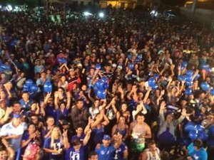 Caravana de Teófilo Pereira anima povo de Craíbas durante carreata