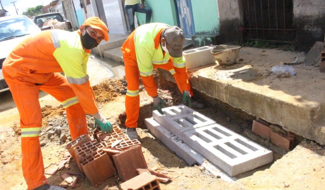 Prefeitura conclui rede de drenagem em ruas do Conjunto Frei Damião