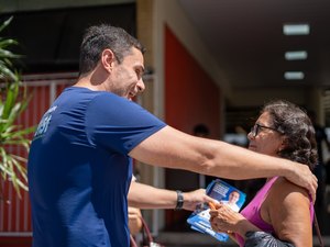 Alexandre Ayres recebe apoio nas ruas de Maceió na reta final da campanha