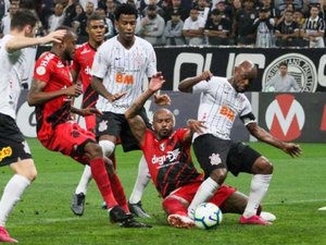 Irreconhecível, Corinthians sai no lucro com empate diante do Athletico em Itaquera