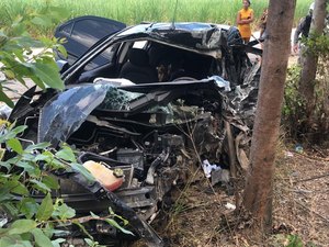 Duas pessoas morrem após batida de carro na AL-410