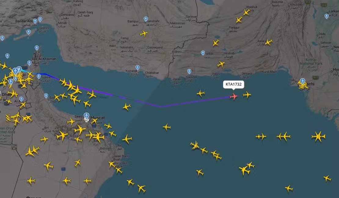 Boeing 737 desaparece do radar perto de Karachi, no Paquistão