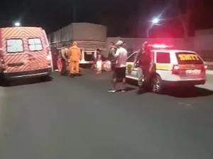 Homem fica ferido depois de colidir moto na traseira de caminhão em Delmiro Gouveia