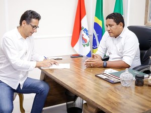 Júlio Cezar transfere comando do governo para Dr Márcio Henrique