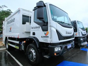 Arapiraca recebe mais dois caminhões-compactadores do governo de Alagoas