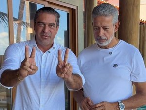 Arthur Lira começa a arrastar prefeitos e aliados para a base de Flávio Bolsonaro