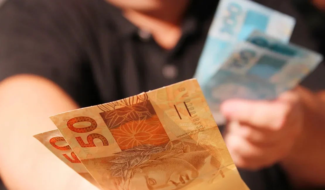 Feirão Limpa Nome começa nesta segunda-feira com descontos de Desenrola e contas de luz