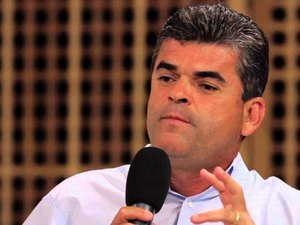 Prefeito de Duque de Caxias (RJ) é multado por reabrir o comércio
