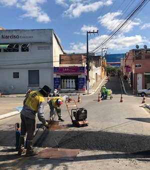 Para reduzir sinistros, lombada é instalada na Rua Governador Luiz Cavalcante