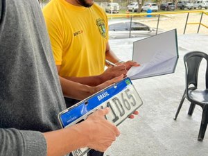 Saiba como recuperar placas de veículos perdidas durante as chuvas na capital