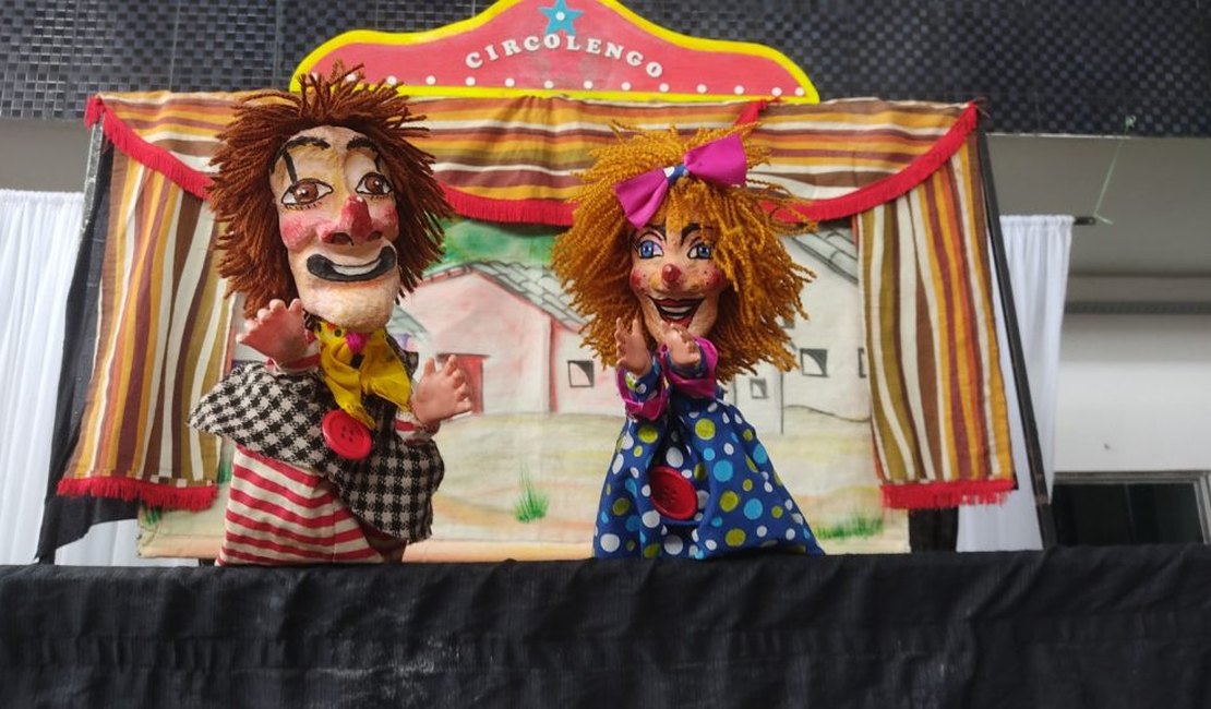 Escola de Circo promove espetáculo de mamulengos em homenagem ao Dia do Folclore