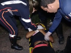 [Vídeo] Motociclista fica ferido após colidir contra cavalo, em Arapiraca 