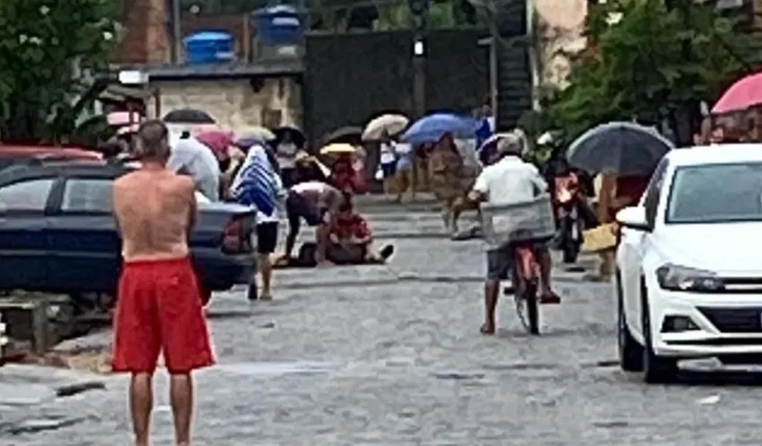 Jovem de 21 anos é baleado durante tentativa de homicídio no Clima Bom