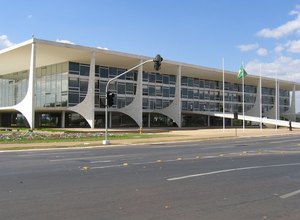 Governo Bolsonaro nomeia advogada para presidir a Capes