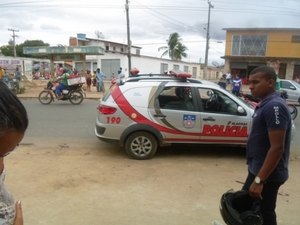 Durante acidente de trânsito, homem é flagrado com arma de fogo