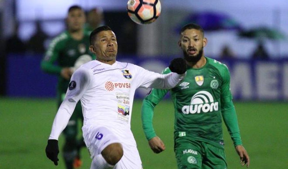 Libertadores: Santos goleia e Chapecoense garante vaga na Sul-Americana