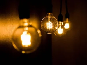 Mulher recebe conta de luz de R$ 12 bilhões após 2 semanas de uso