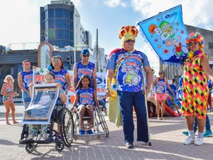 Praia Acessível retoma atividades com programação carnavalesca
