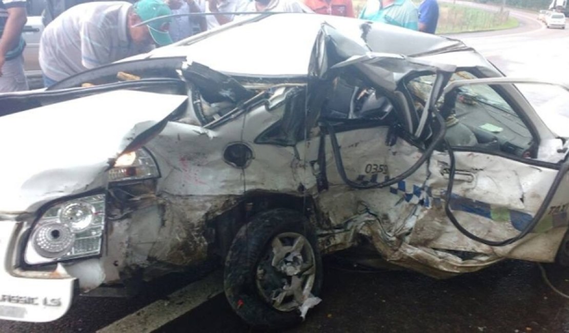Grave acidente envolvendo dois veículos deixa duas pessoas mortas na BR-316