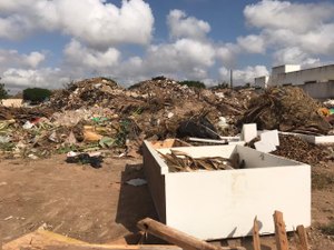 [Vídeo] Prefeitura não inaugura ecoponto e moradora denuncia lixão no bairro Primavera  
