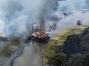 PF queima 302 balsas de garimpo no Rio Madeira, no Amazonas