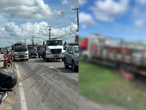Motociclista morre após ser arrastado por carreta na entrada do conjunto Graciliano Ramos