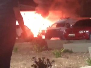 Ambulância pega fogo em Olho D´água das Flores