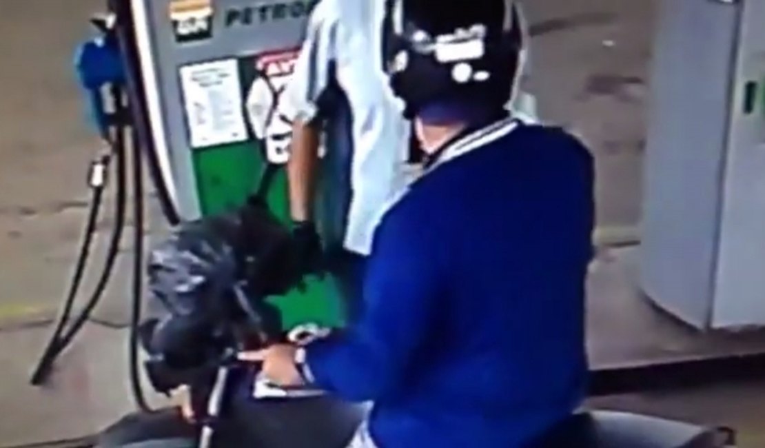 [VÍDEO] Motociclista abastece e foge sem pagar combustível em Arapiraca