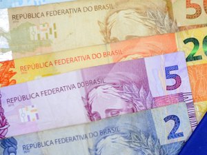 Antecipação do salário de janeiro injeta cerca de R$ 500 milhões na economia de AL