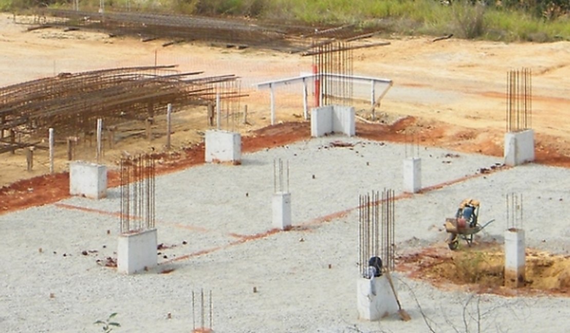 Comissão analisa situação de obras públicas paralisadas no Brasil