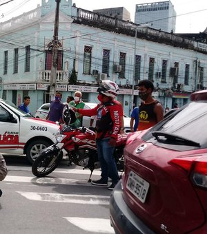 Mulher sofre ataque epilético e cai de mototáxi no Centro de Maceió