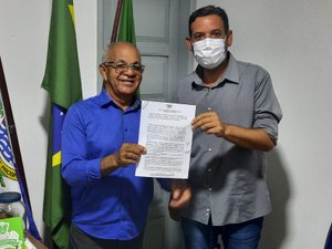 Após 40 anos, campo de futebol é doado oficialmente a Prefeitura de Japaratinga