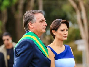 Bolsonaro diz que será candidato em 2026, espera anistia e lança Michelle ao Senado