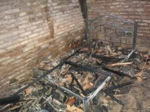 Incêndio destrói residência no Centro de Arapiraca