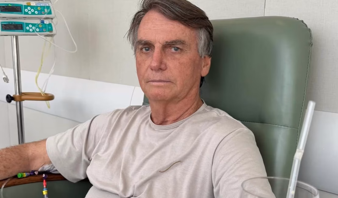 Boletim médico de Bolsonaro afirma que não há previsão de alta