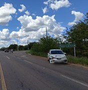 Colisão frontal entre carro e moto deixa uma pessoa ferida na BR-316 em Palmeira dos Índios