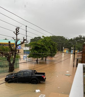 Rio Jitituba transborda e alaga ruas do município de Flexeiras