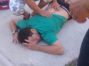 [Vídeo] Casal é baleado após entregar moto a assaltantes no Conjunto Santo Eduardo