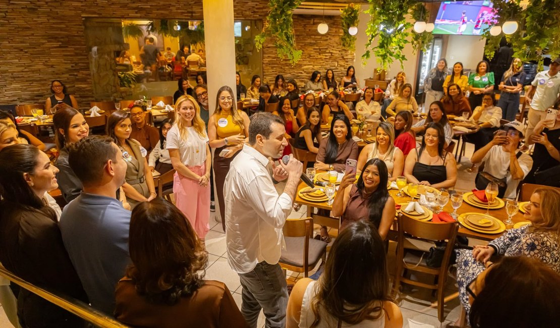 Daniel reforça compromisso com pautas femininas durante encontro com mulheres