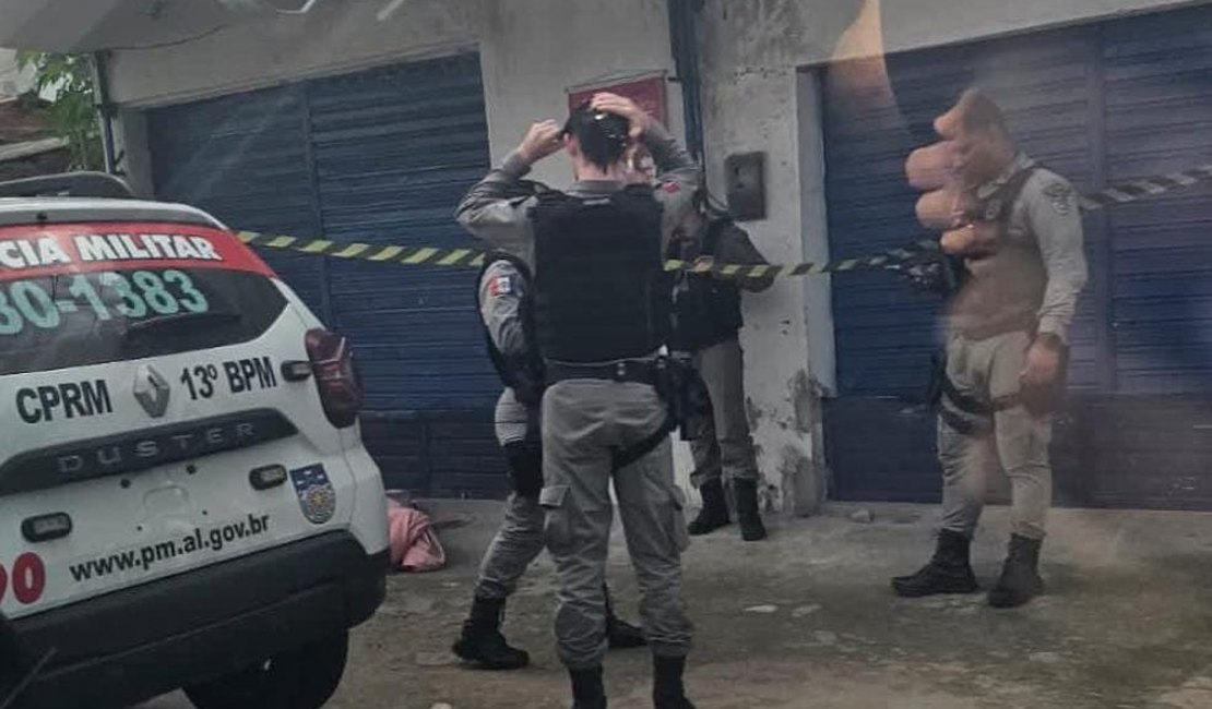 Homem é assassinado a golpes de arma branca no bairro do Feitosa
