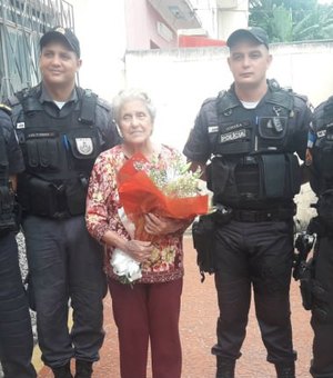 Policiais visitam idosa feita refém após assalto no interior do RJ