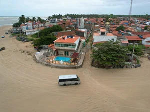 Praia do Peba: MPF cobra ajustes em controle de veículos na faixa de areia