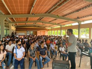 Alunos participam da abertura da Semana dos Manguezais em Maragogi