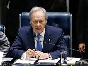 Em 3 horas de sessão, Lewandowski nega todos os pedidos de aliados de Dilma