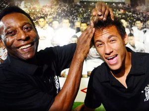 Equipe de Pelé utiliza IA para realizar convite a Neymar para jogar no Santos