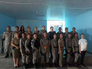 Policiais femininas se reúnem para divulgar importância do 'Outubro Rosa'