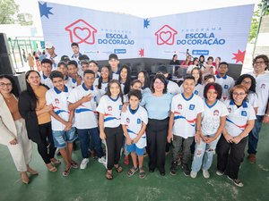 Governador assina ordem de serviço para construção de uma nova escola em Carneiros