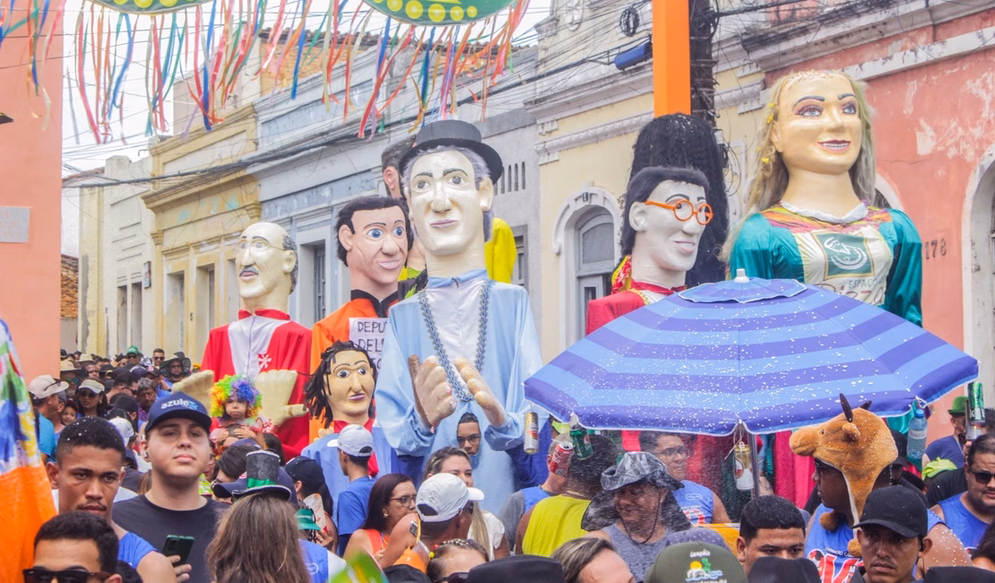 Prévias carnavalescas movimentam finais de semana em Penedo; veja a programação