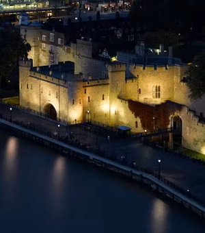 Arqueólogos encontram mais de 20 esqueletos embaixo da Torre de Londres